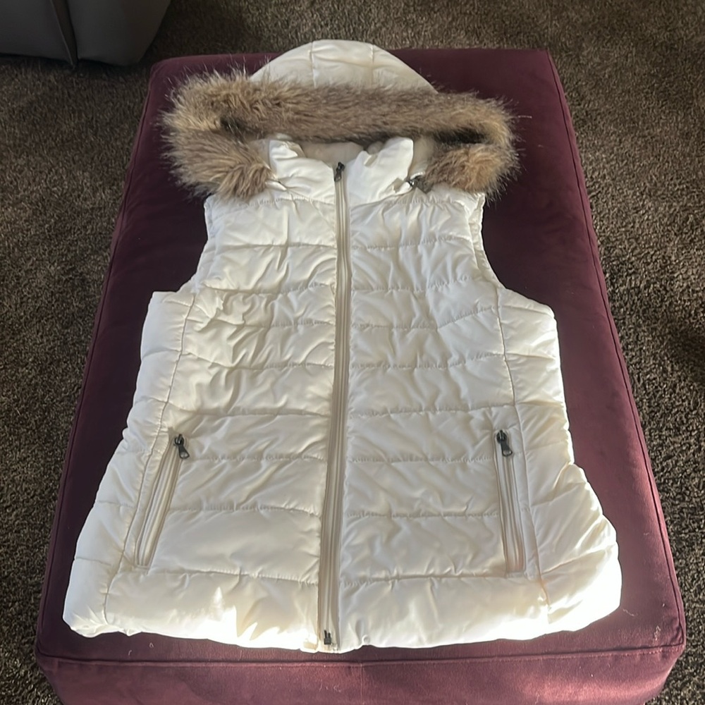 Like new banana republic puffer vest with removable, faux fur hood - Ivory